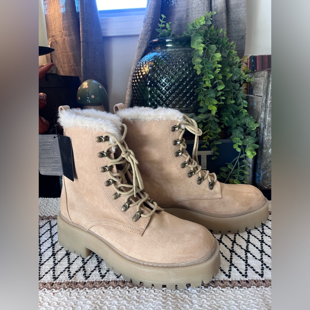 NWT Forever 21 Tan Combat Boots